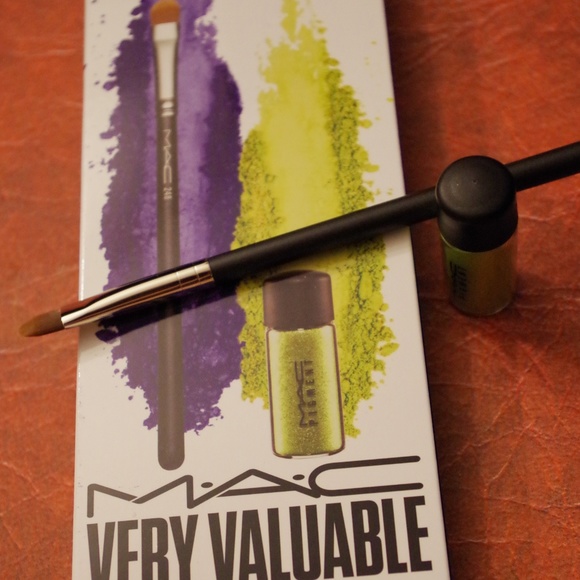 MAC Pigment CHARTREUSE Gold Pearled Green Kit - Picture 6 of 6